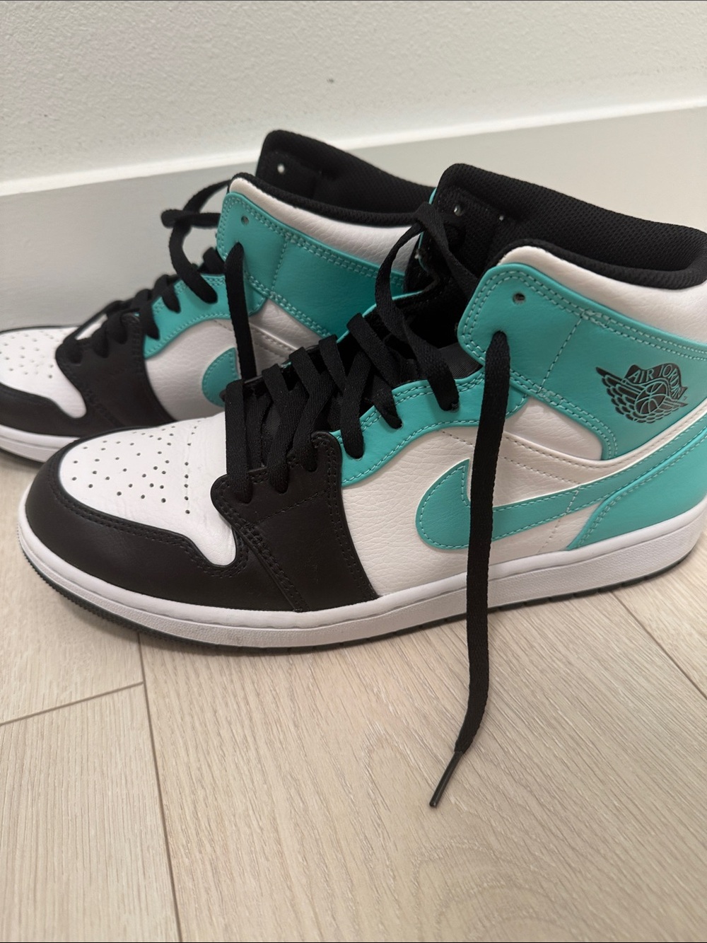 Air Jordan 1 Mids Nike . Men’s. White Black Teal. Size 10.5 - Picture 2 of 6